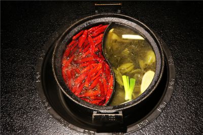 八旺秘制酸菜鸳鸯锅